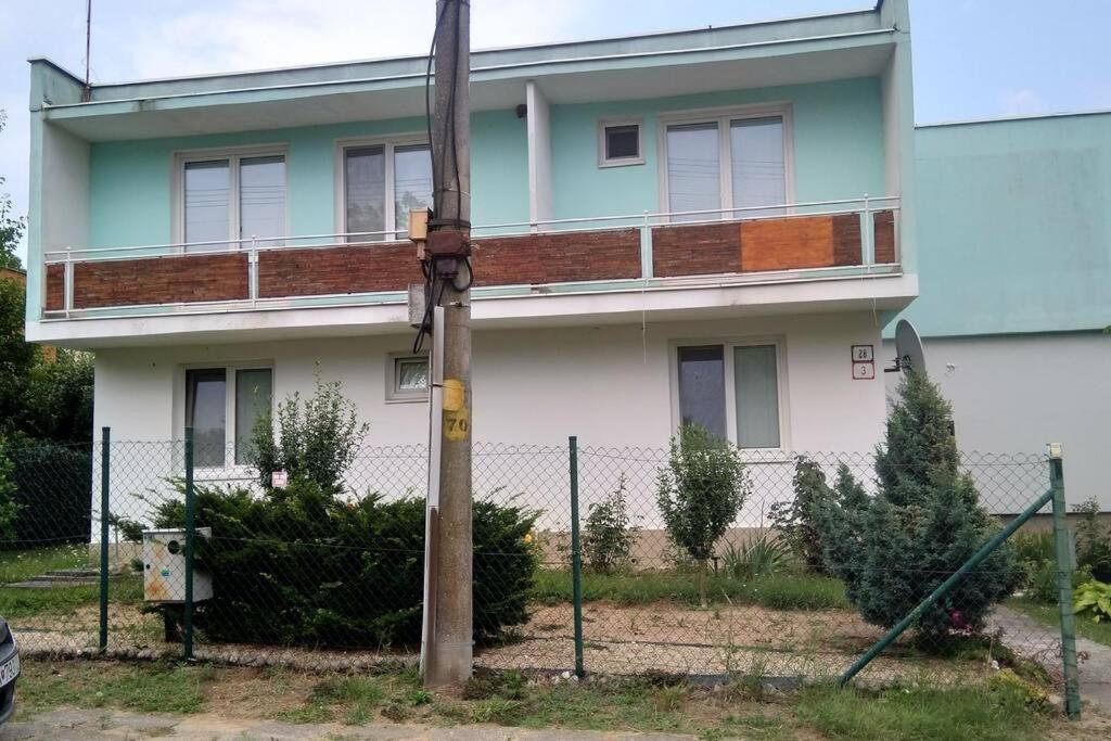 Hannah - Relax Dom Pod Orechom Apartman2 Travnica Exterior photo