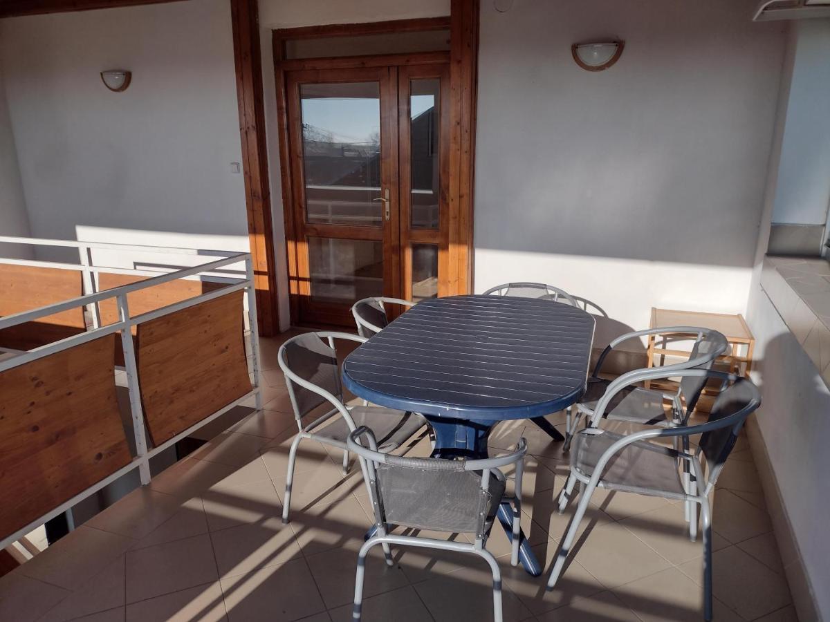 Hannah - Relax Dom Pod Orechom Apartman2 Travnica Exterior photo